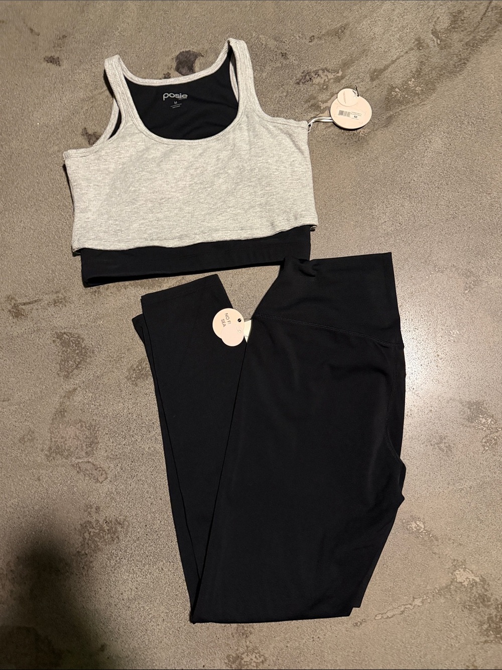 Posie workout -Gray & Black Cropped Tank with Black Leggings Set